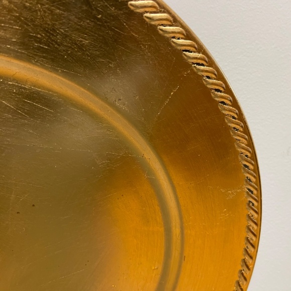 Gold charger plates , 59 chargers - Picture 10 of 11
